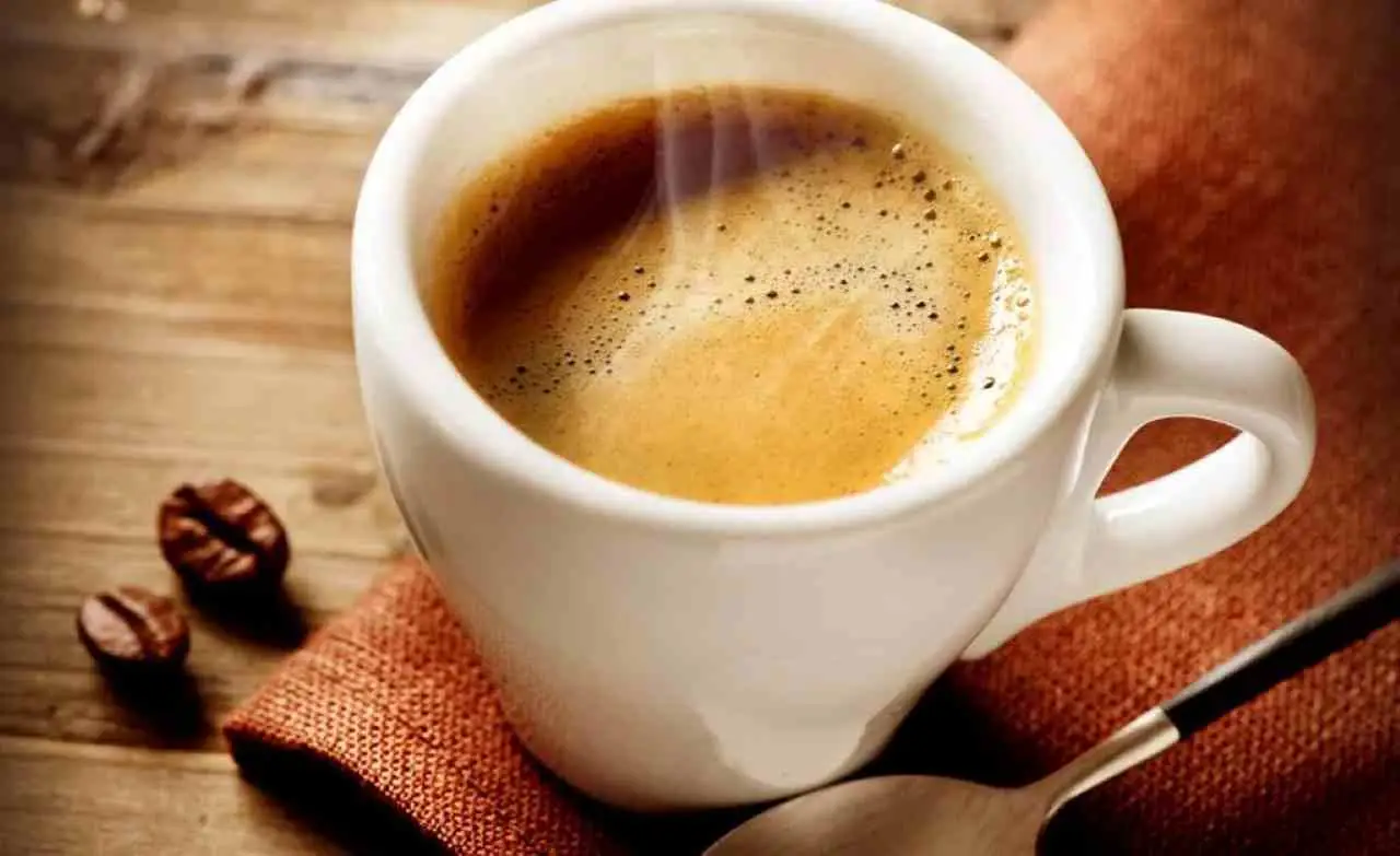 Il nuovo caffè energetico sta spopolando: ecco cosa contiene davvero e se fa male