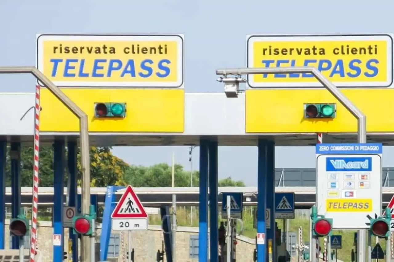 Conviene davvero il Telepass proposto dalle assicurazioni? Ecco i costi mensili