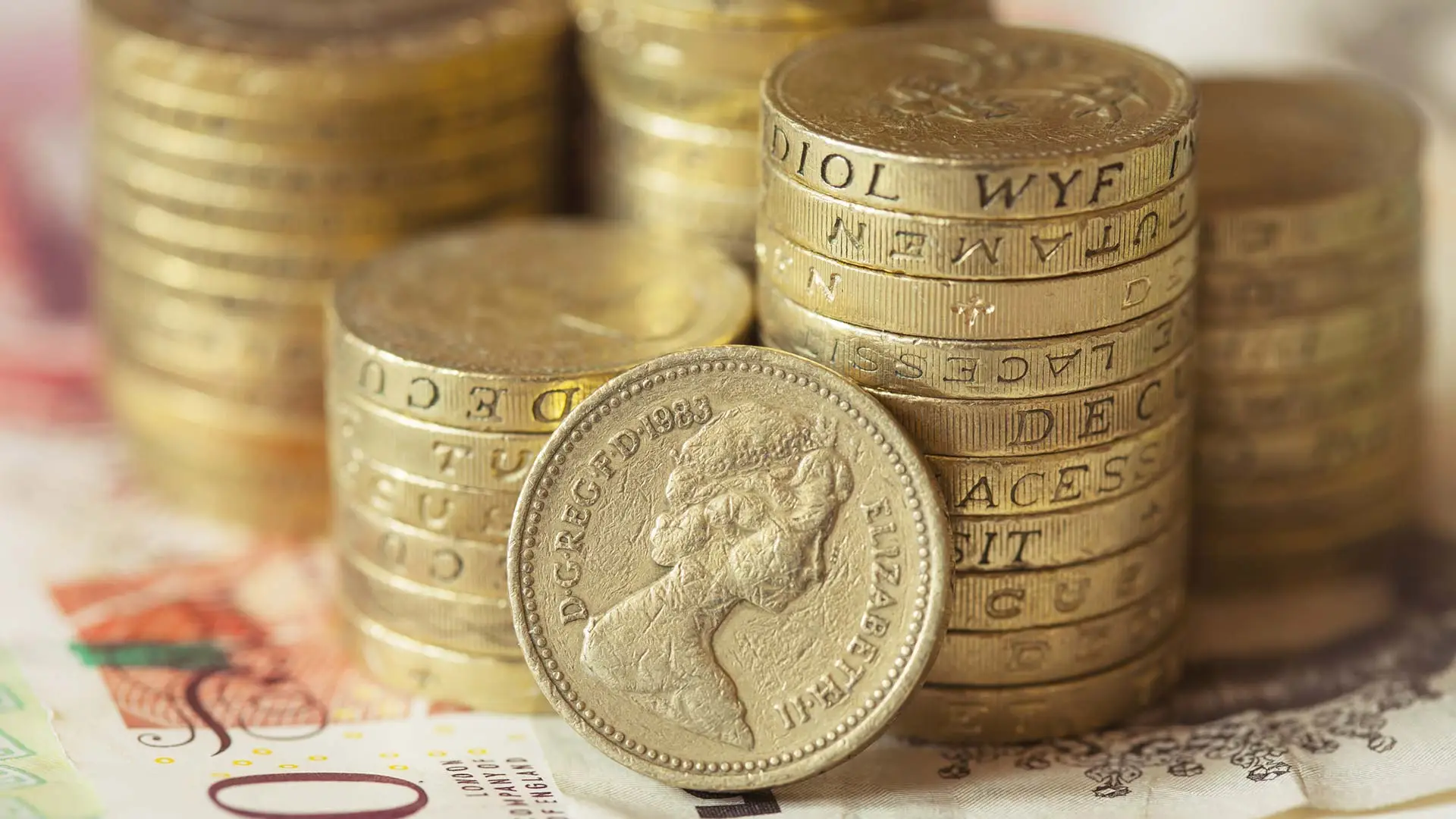 Sterlina contro euro: ecco quale valuta vale di più oggi e perché influisce sui tuoi viaggi