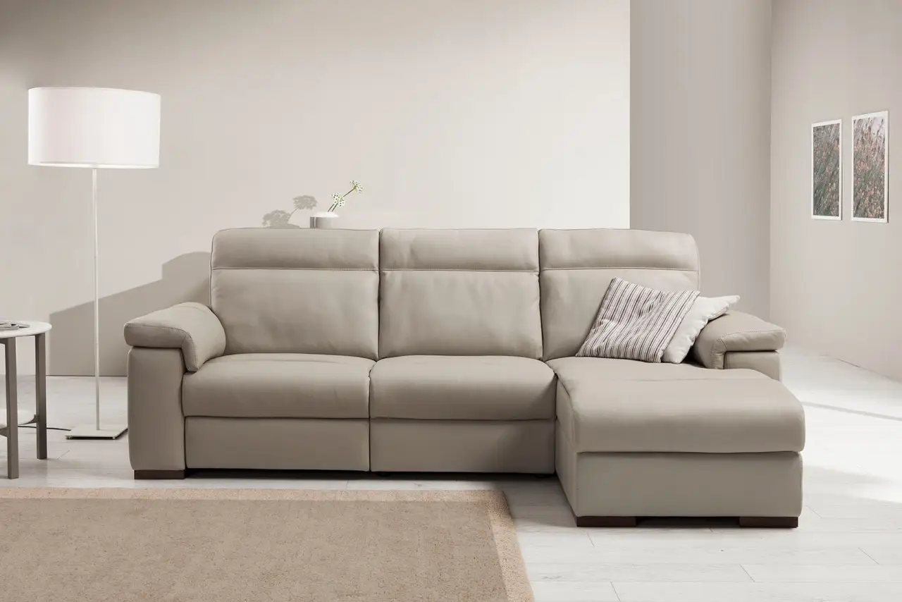 Non comprare un nuovo divano prima di aver letto questo: ecco il tessuto migliore contro le macchie