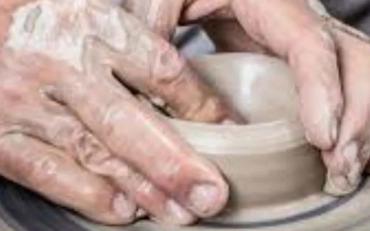 Usi il DAS bianco e vuoi colorarlo perfettamente? Ecco il trucco dei ceramisti