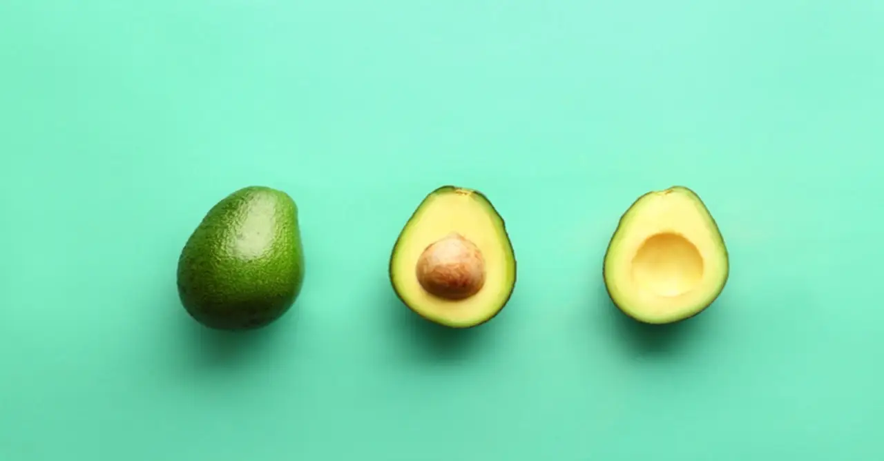 Come si fa a far maturare un avocado in poche ore? Il trucco geniale che funziona sempre