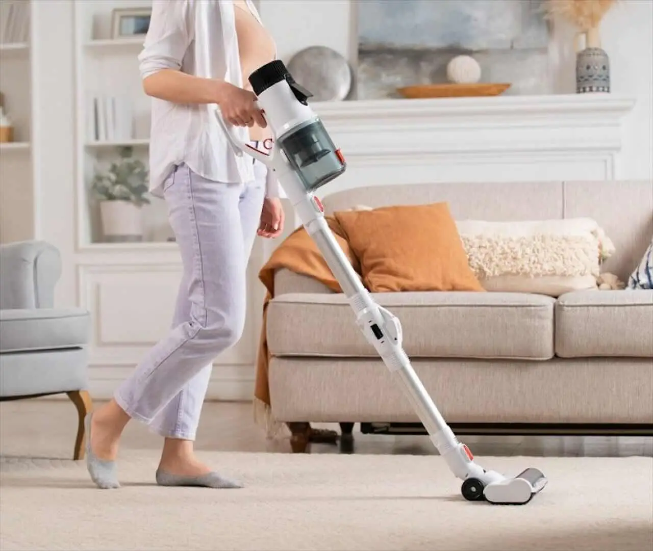 Quali sono gli errori da evitare quando si usa l’aspirapolvere? Così pulisci meglio e dura di più