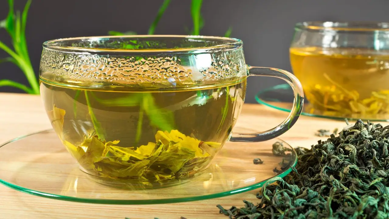 Bevi tè verde ogni giorno? Ecco cosa succede davvero al tuo fegato